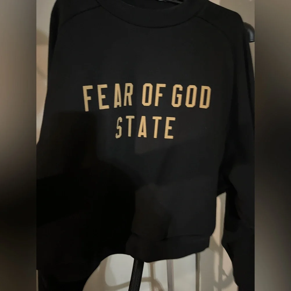 Fear of God Essential’s Crop Fleece sweatshirt (Women) size Large - Picture 3 of 4